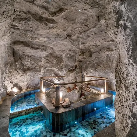 Aktiv- & Wellnesshotel Bergfried 5* Tux