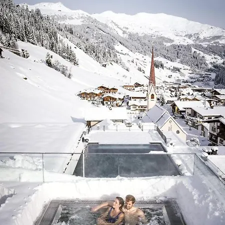 Hotel Aktiv-&wellnesshotel Bergfried Tux