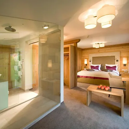 Aktiv-&wellnesshotel Bergfried Tux