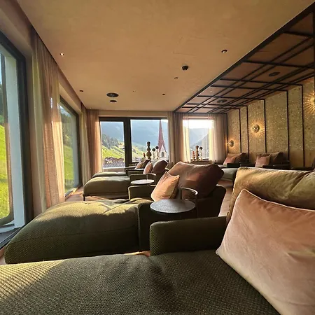 Aktiv-&wellnesshotel Bergfried 5* Tux