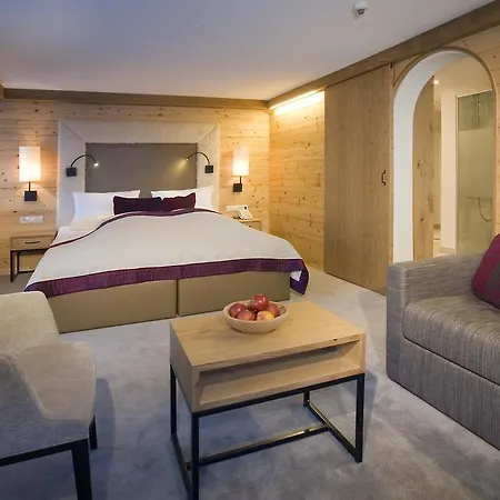 Aktiv- & Wellnesshotel Bergfried Tux