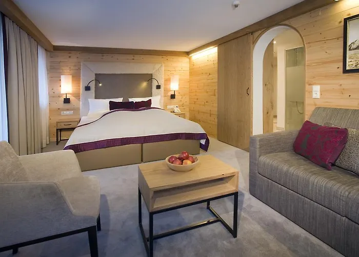 Aktiv- & Wellnesshotel Bergfried Tux