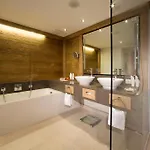 Aktiv- & Wellnesshotel Bergfried מלון 5*