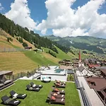 מלון Aktiv- & Wellnesshotel Bergfried 5*
