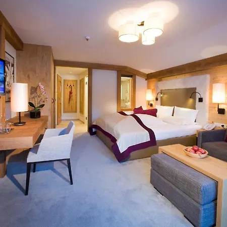 Aktiv- & Wellnesshotel Bergfried 5* 턱스