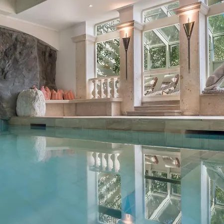 Aktiv- & Wellnesshotel Bergfried 5* トゥクス