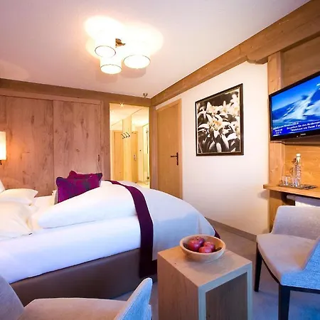 Aktiv- & Wellnesshotel Bergfried Hotel Tux