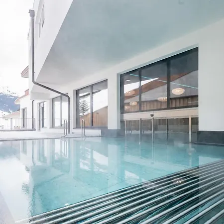 Hotell Aktiv-&wellnesshotel Bergfried Tux