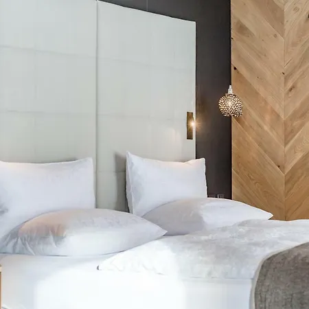 Aktiv- & Wellnesshotel Bergfried 5* Tux