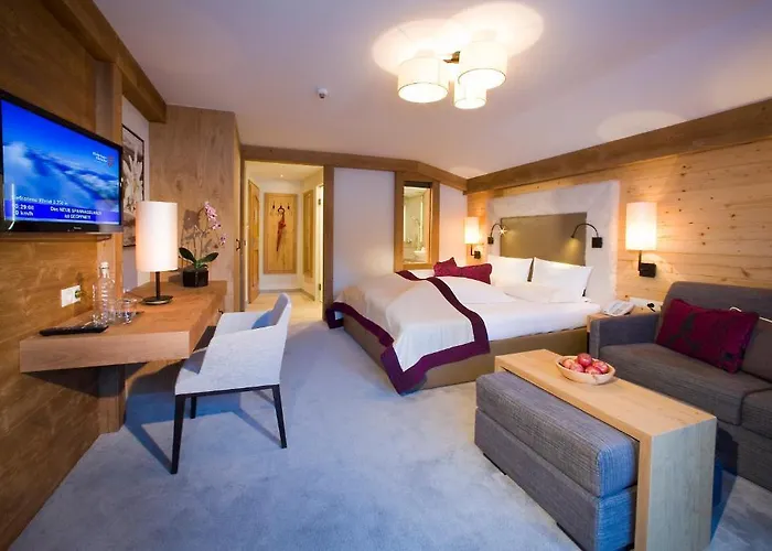 Aktiv- & Wellnesshotel Bergfried 5* تكس